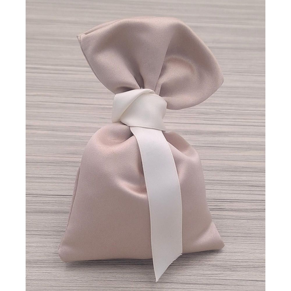 ΠΟΥΓΚΙ ΣΑΤΕΝ ΣΟΚΟΛΑ